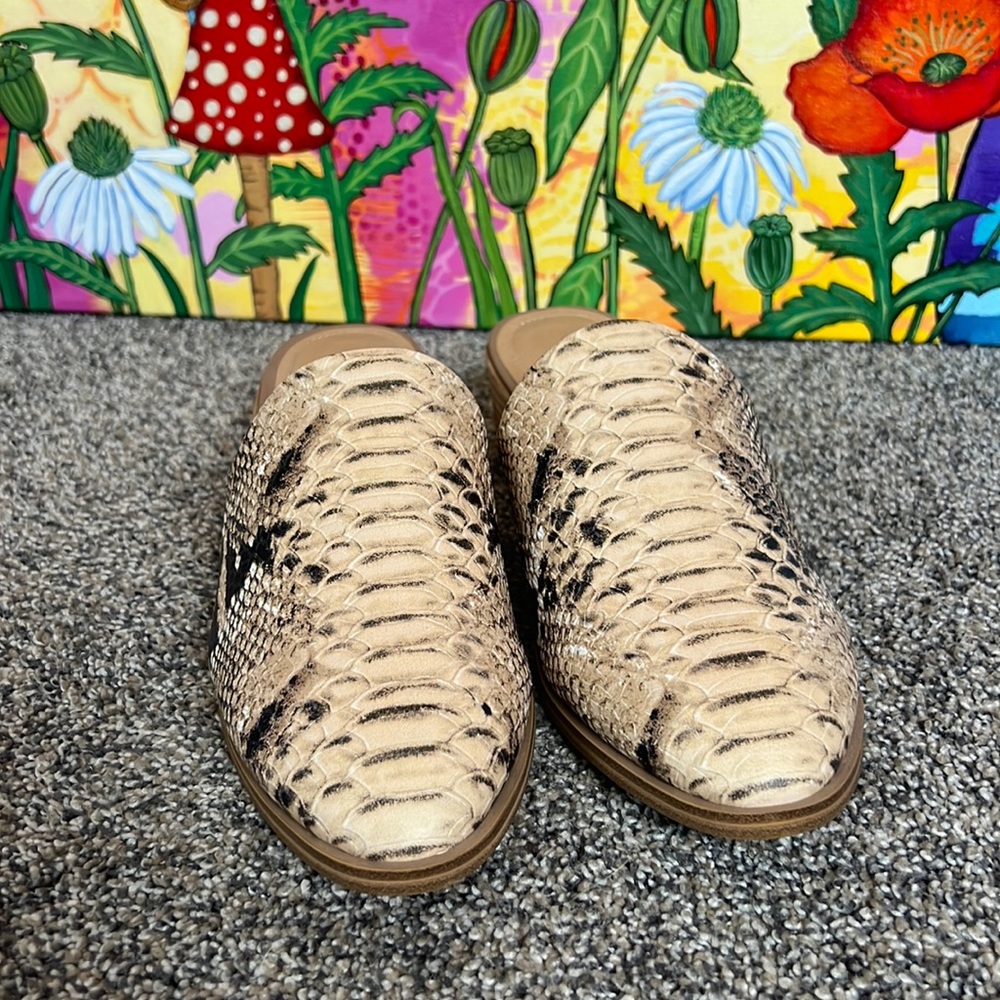 Flat Snake Printed leather mules sz 8 new without box